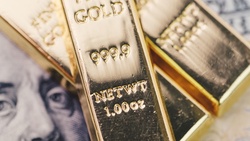 美國人為什麼開始瘋狂買黃金？
