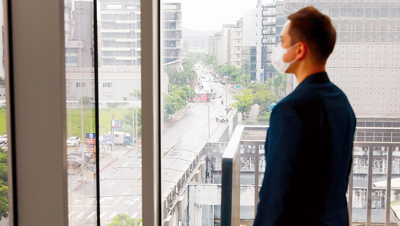 花費千萬起跳、治癒率只有3成，2個癌症救星試驗者告白