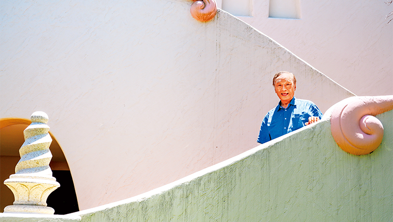 在花蓮山海之間蓋小西班牙村　81歲流理台之父打造理想大地