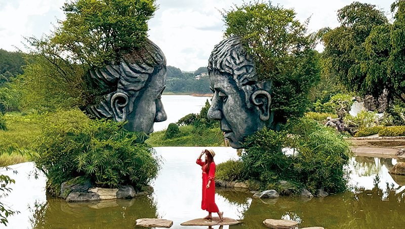 越南冷門景點大暴紅　遊海上迪士尼、看世界最怪建築