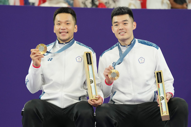 巴黎奧運羽球男子雙打金牌李洋、王齊麟。