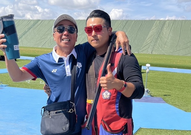 巴黎奧運射擊銅牌李孟遠與身兼教練的父親謝志培。