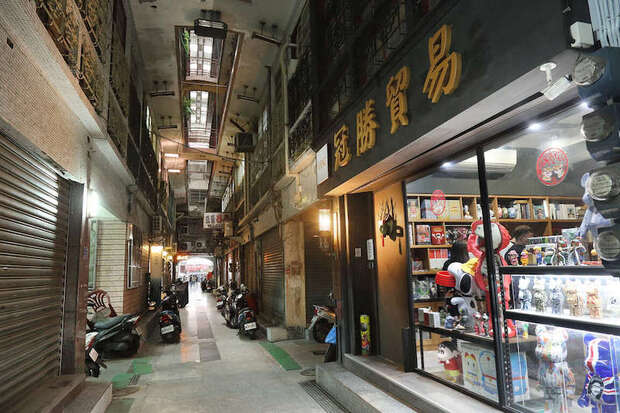 2024高雄愛月熱氣球活動,高雄熱氣球,愛河熱氣球,月世界熱氣球,鹽埕