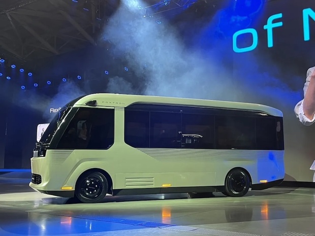 鴻海Model U電動巴士。