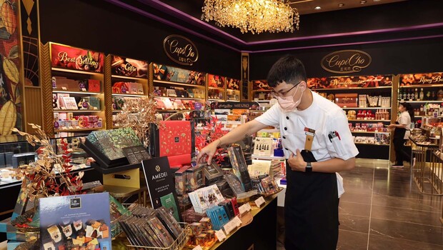 全台第二家的精品巧克力店「CupiCho」，精選義大利、西班牙、丹麥、法國及日本等地精品巧克力。