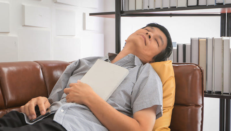 職場上是菁英，休假卻很痛苦⋯中年男性如何從無所事事找回人生價值？