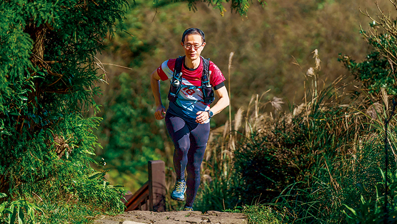 八成人算、二成天算！媚登峯陳炯瑜領軍50歲老闆團勇闖戈壁
