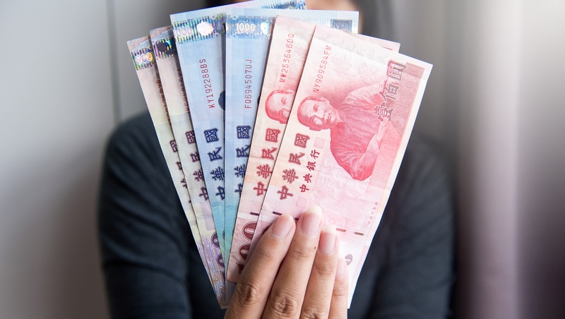 本金50萬，想靠ETF每月加薪怎麼做？