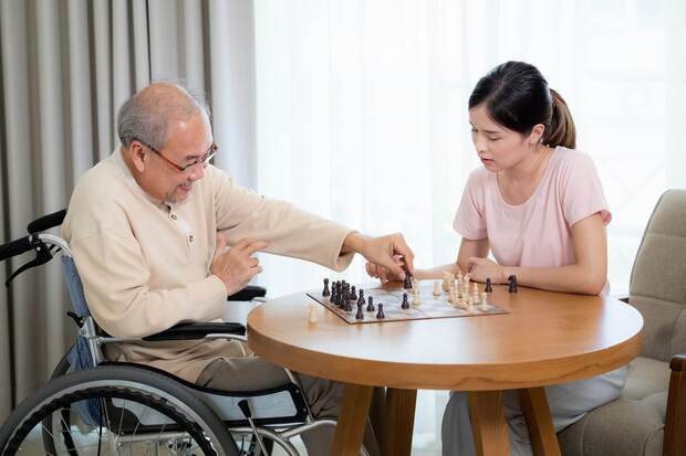 早期診斷、早期治療失智症，能幫助患者及家屬維持生活品質，並且減輕照護壓力。