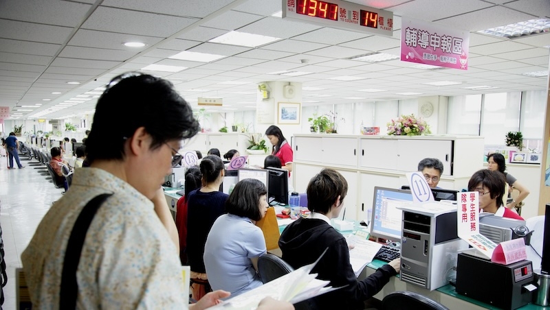 長輩變最大地主？65+納稅人暴增、男女差距創低、贈與攀升⋯台灣財富版圖要改寫了？