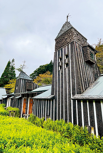 探訪藤森照信溫泉館　碳酸氣泡中的建築詩學