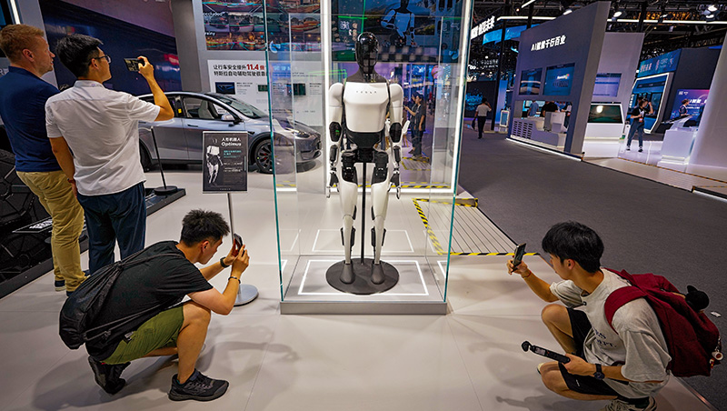 股價跌、比亞迪緊追也不怕，女股神仍重押特斯拉兩未來