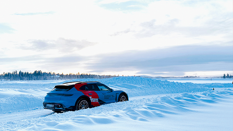德國傳奇賽道、芬蘭冰上飄移　他在極速與寧靜間體驗人車合一