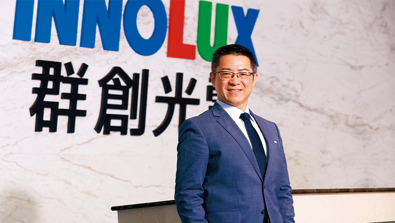 亂世不衝擴張、反而學「暫停」，群創從慘虧2年到連4季獲利