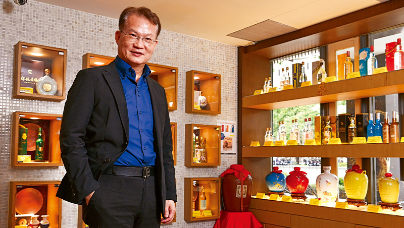金門高粱聯名全家拚「逆齡」，烈酒大廠為何推史上最淡酒？
