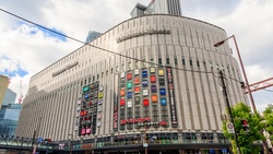 為何日本百貨願意讓漢方店、泡湯區進駐？這群客人成新主力