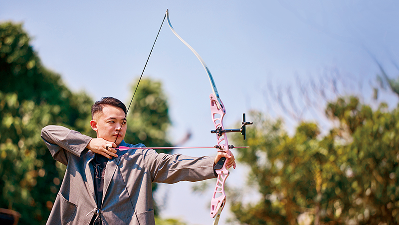 一把弓練出曼谷代銷王　射箭教會他：心急打不中，市場也是