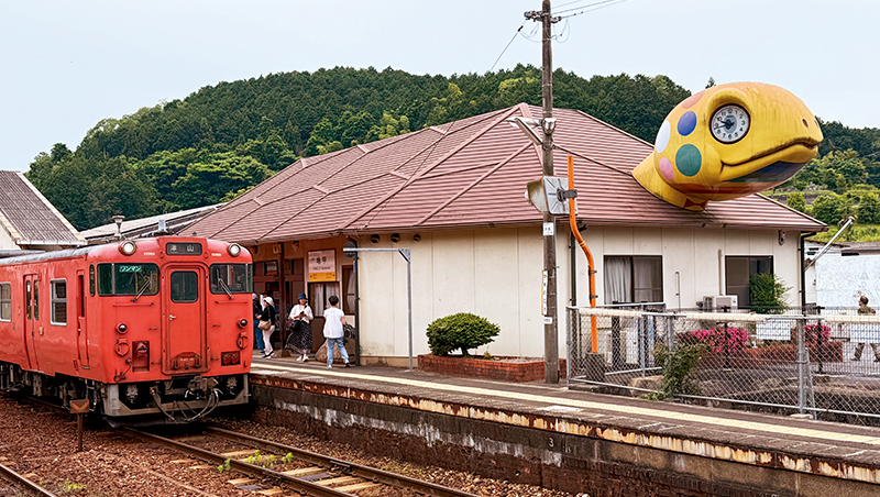 鐵道迷必訪　岡山巨大烏龜怪奇車站