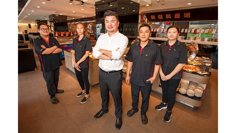 光CP值不夠，要用定價包圍客戶！貴族世家開大店暴紅排隊幕後