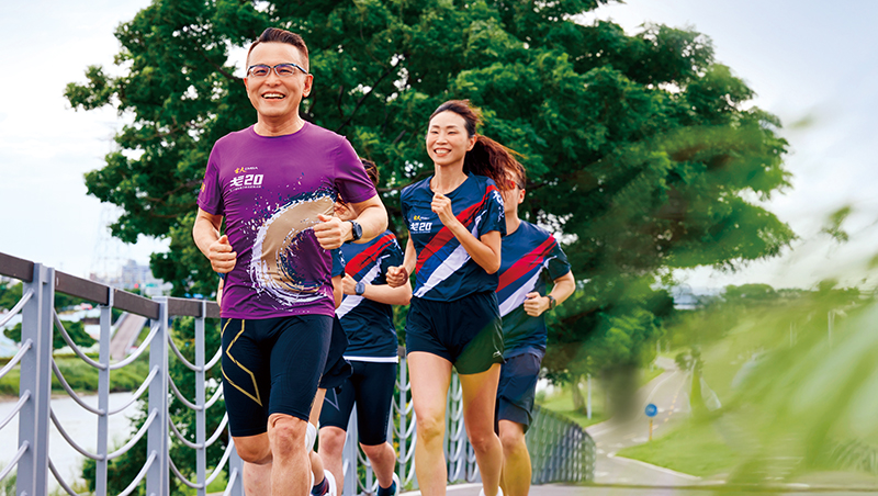 不是最強跑者，卻是撐起隊伍那塊磚　建商董座遠征沙漠的一堂領導課