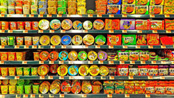 3年少賣40億包！中國年輕人正拋棄泡麵，陸媒點名：「2大新選擇」取而代之