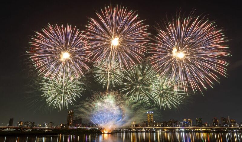 2025大稻埕煙火8/30壓軸！煙火時間、觀賞地點、演唱會、交通管制全攻略