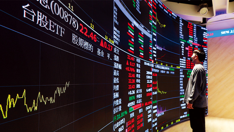 金管會出手，超高配息率打折！下一代高股息ETF該怎麼挑？