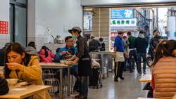 餐廳生意火熱，為何差點繳不出營業稅？一個老闆最常犯的金流錯誤