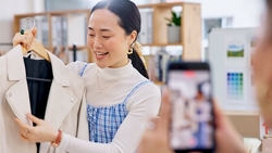 客人猶豫不決⋯業務員說一句話，不只讓他下單、還把朋友都帶來買