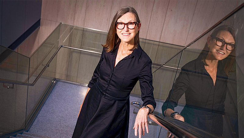 角落磨眼光，押中特斯拉、穩定幣！華爾街「女股神」專訪