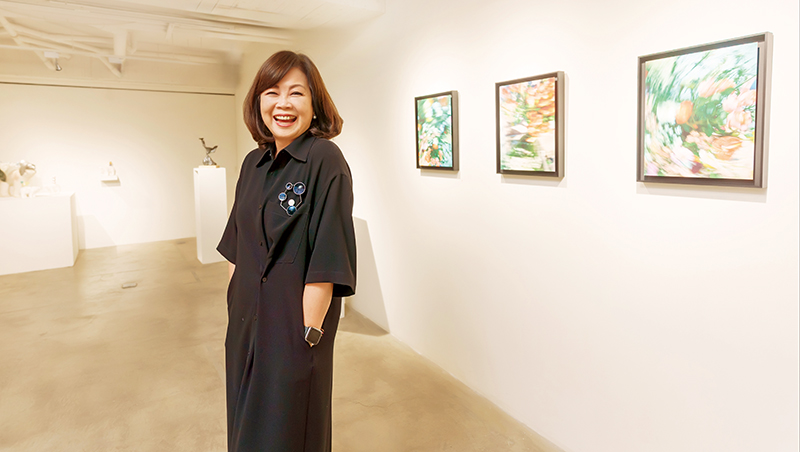 從家庭主婦到建築俠女　她不只蓋豪宅，也為弱勢藝術家搭舞台