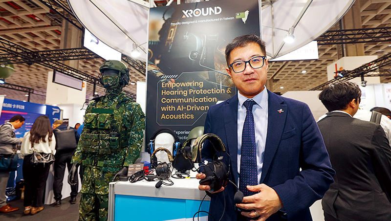 做坦克耳機、靠眼神操控無人機，科技新創怎打入軍工供應鏈