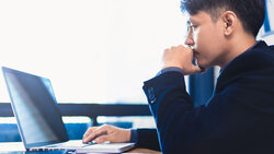 Hardly、discuss about⋯這些中式英文放在績效考核裡超NG