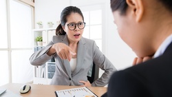 批評不傷感情！主管必知的5次讚美黃金回饋法