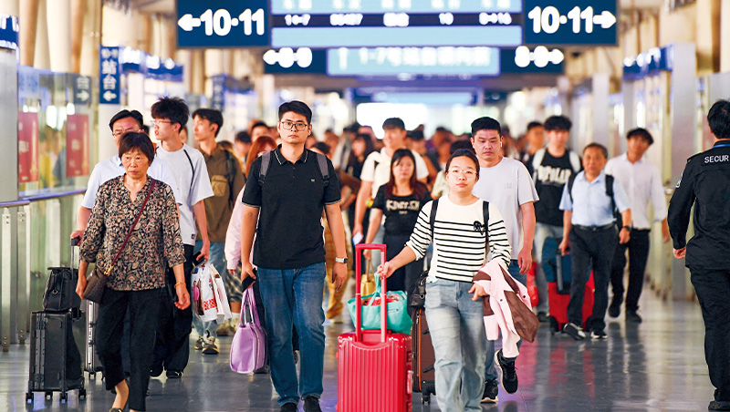 出遊省錢睡帳篷、休息站，中國十一長假洩「人熱錢冷」實況