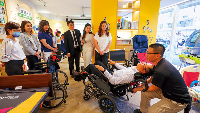 5年打造「哆啦A夢百寶袋」，南山人壽7千青年軍陪你老