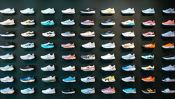 Nike、Hoka、Saucony都在搶這塊泡棉：誰能造出最強跑鞋？