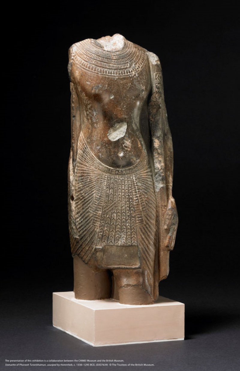 《埃及之王:法老》特展〈圖坦卡門的殘損軀幹雕像〉