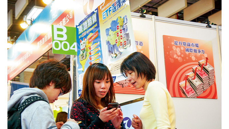 股債、黃金、加密幣都能配置，多重資產基金躍抗波動新熱門！