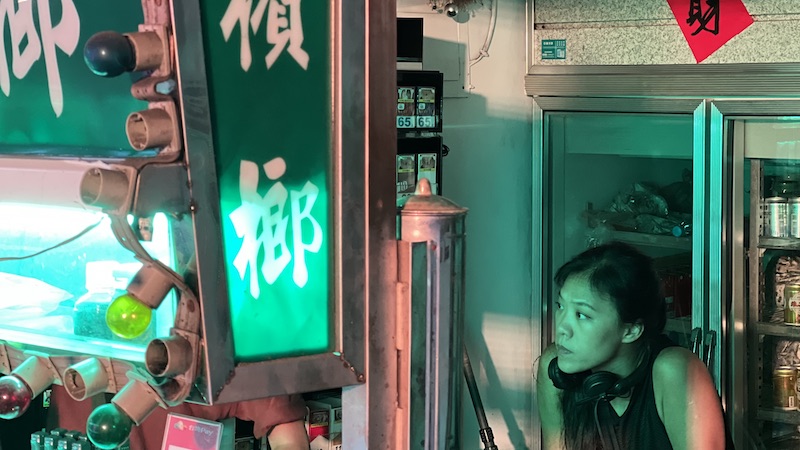 從坎城影展到金馬入圍9項：她把被責備的童年記憶，拍成讓世界看見的《左撇子女孩》