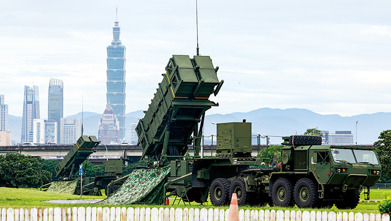 台灣篇》人均GDP贏日本、一半人薪資不到4萬⋯台灣更富有，代價也更大