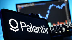 Palantir開月薪16萬挖角高中生：跳過債務、跳過洗腦、拿矽谷學位