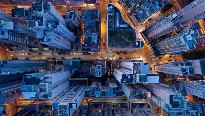 站在火場前什麼都做不了，只能痛哭⋯香港大火住戶絕望：憤怒已沒意義