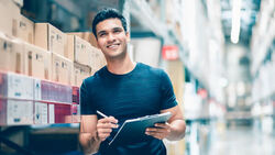 他花5年，年薪翻8倍！一套「不等待策略」改變他的人生