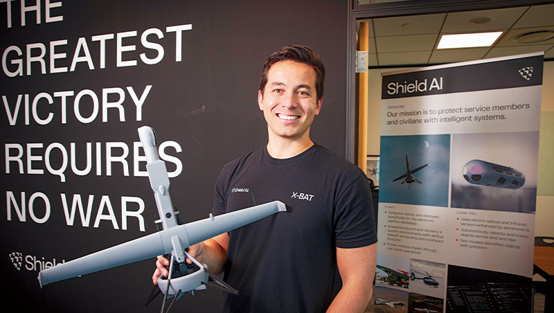 GPS訊號全斷，他的無人機照飛！39歲前海豹隊員打造國防獨角獸