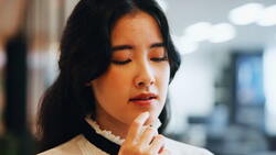 受夠了情緒化主管？日本企業導入「AI本部長」：秒回覆、不罵人，85%員工更敢說真話