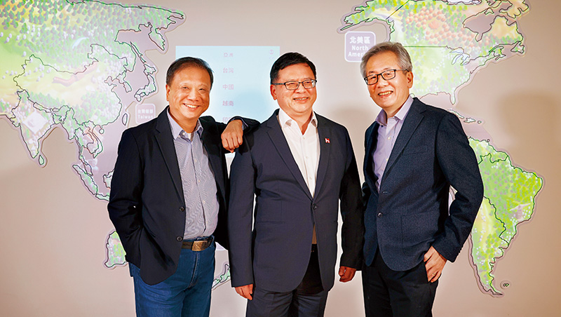 劉揚偉第一個用ChatGPT，鴻海推動90萬員工升級秘訣