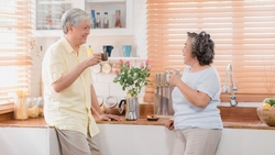 愛喝咖啡怕骨鬆？澳洲10年研究揭密：這款飲品是「骨密度守護神」