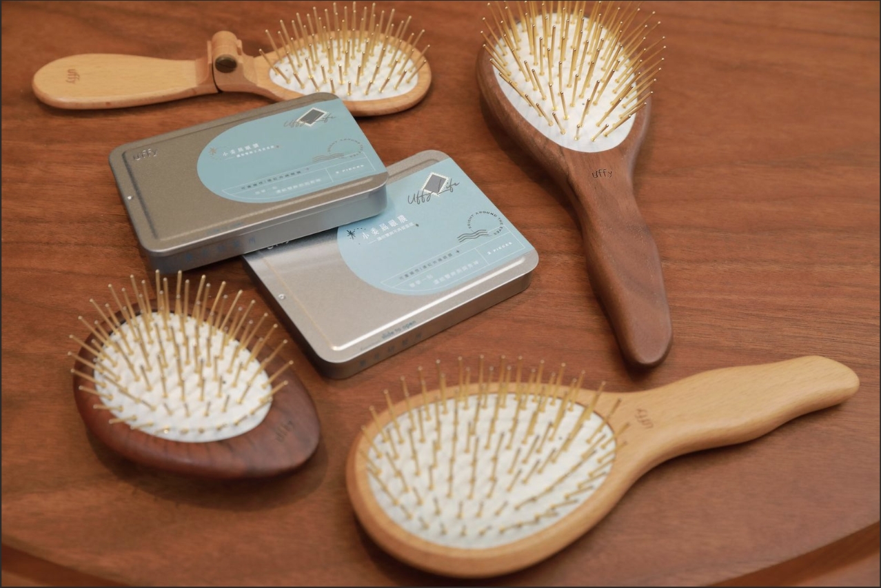 透過頭皮按摩調理頭部循環,能將氧氣與營養傳遞到髮根,有助養護出豐盈的秀髮。