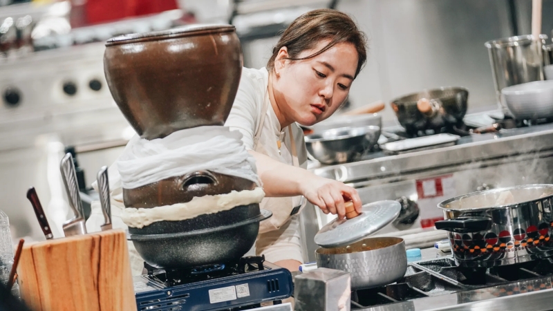 《黑白大廚2》釀酒的尹酒母